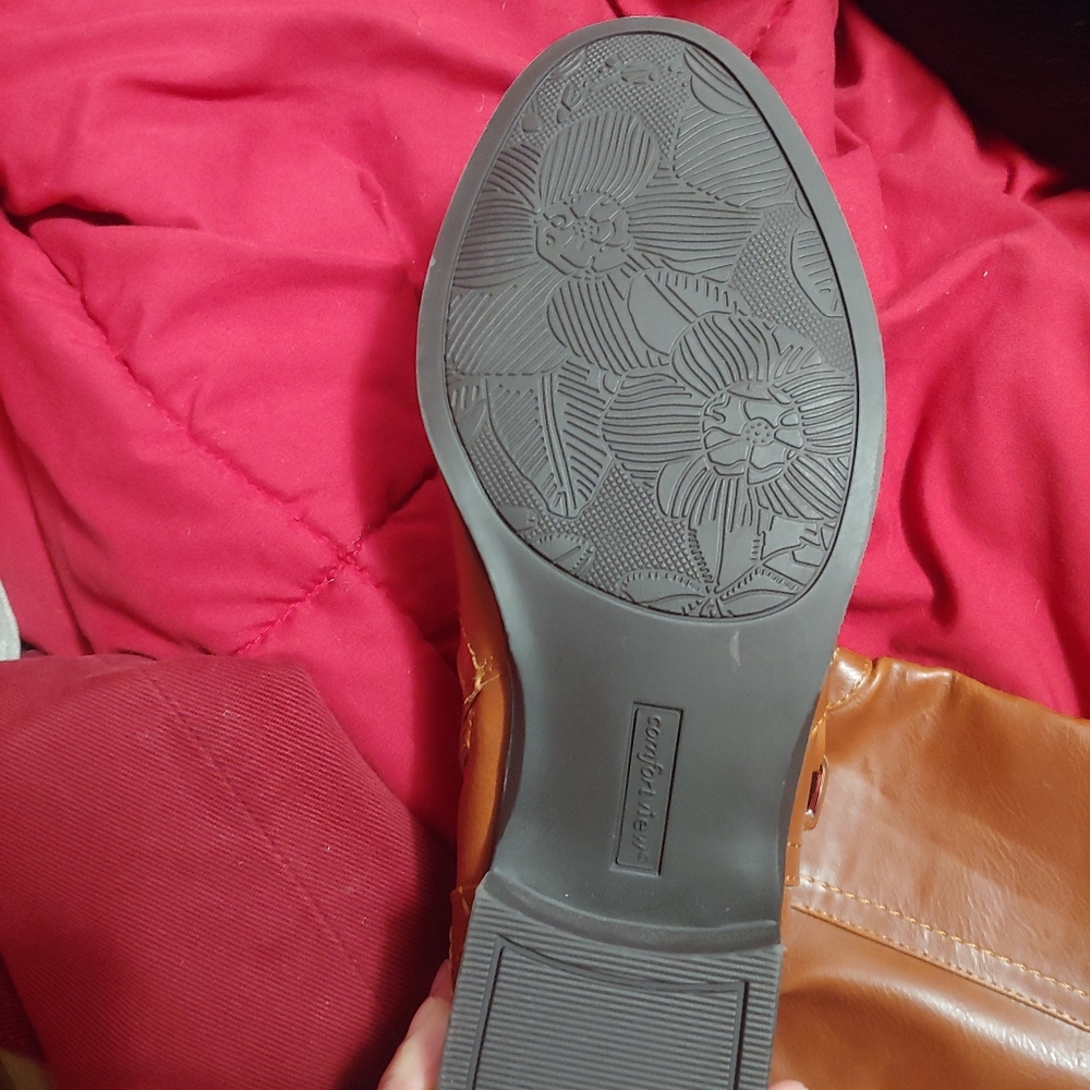 Boots - Picture 2 of 3